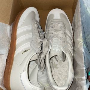 Sold out! ADIDAS SAMBAS ALUMINUM/ CHALK WHITE MENS SIZE 6.5 WOMANS SIZE 8.5